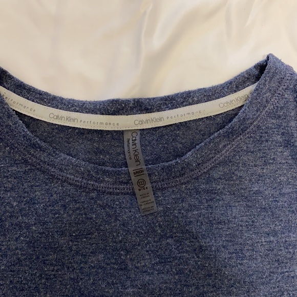 Calvin Klein Tshirt - Picture 2 of 3